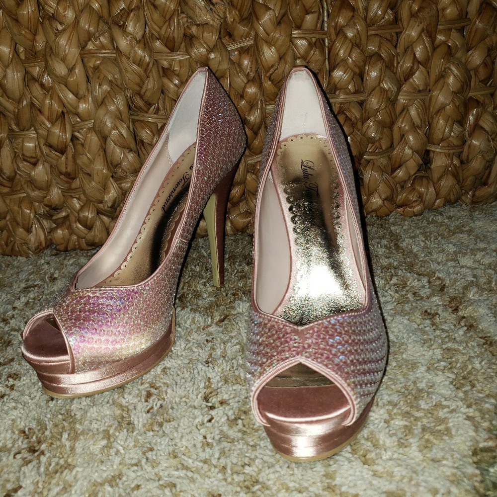 Lulu Townsend brand. Pink sequins opentoe pumps